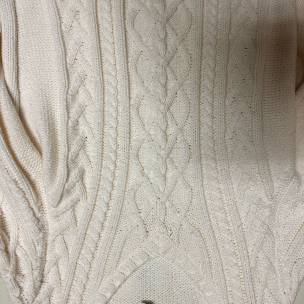 Saint johns bay petite white sweater 100% acrylic made in Jordan